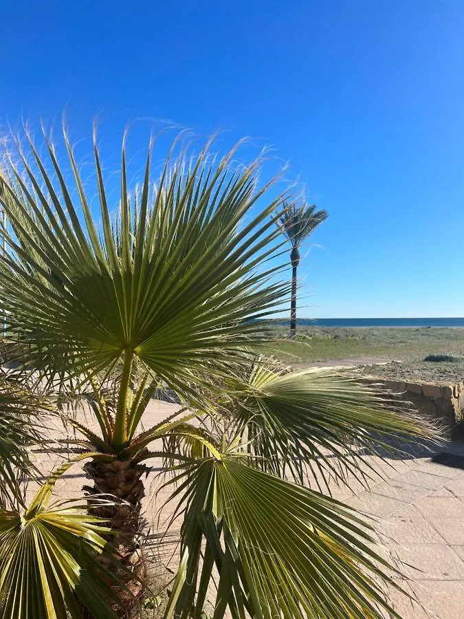 Skon Lejlighed Med Havudsigt Og Taet Pa Stranden Torreguadiaro 0*,  Ισπανία
